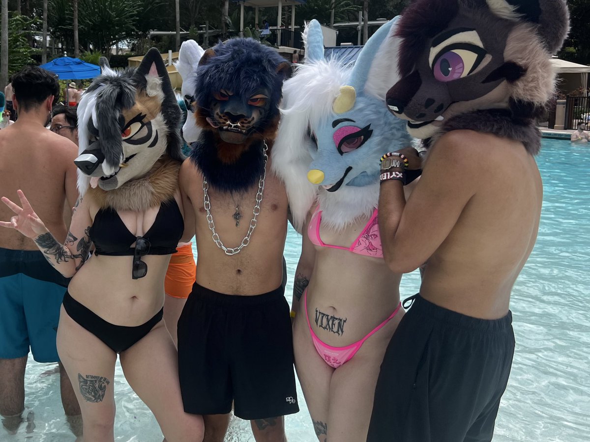 i need the better angle of this picture bc look how cute we are