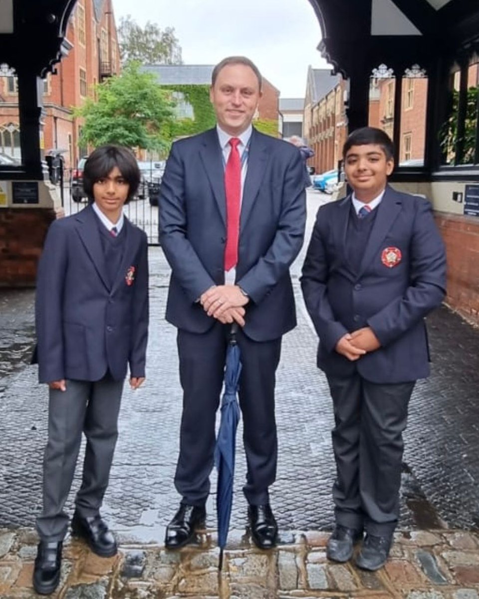 GayhurstSchool's tweet image. 🎒✨ New Beginnings for Our Gayhurstians! ✨🎒 So proud of Year 6 alumni starting secondary school! 💙 Keep sending those first-day pics! 🌟📸 #GayhurstSchool #GayhurstiansForever #FirstDayVibes #FromPrepToSecondary #NewBeginnings #SchoolJourney #BeKindWorkHard #ELDRIC