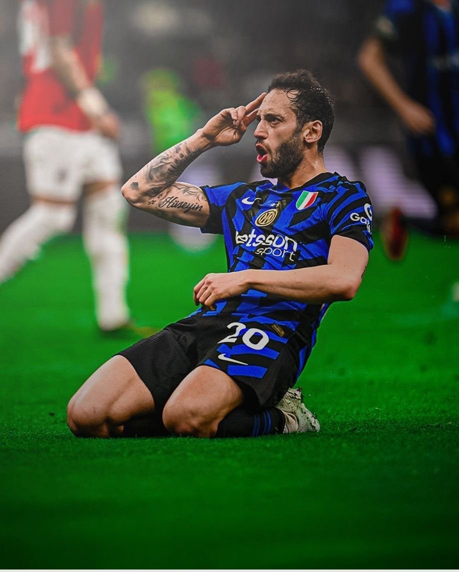 forzagalahell's tweet photo. Hakan Çalhanoğlu için yeni bir tag çalışması yapalım mı? Yangına kimler katılır bana bu twit altına #HakanCimboma yazacak 500 hasta Galatasaraylı lazım https://t.co/3kzrbqCCee