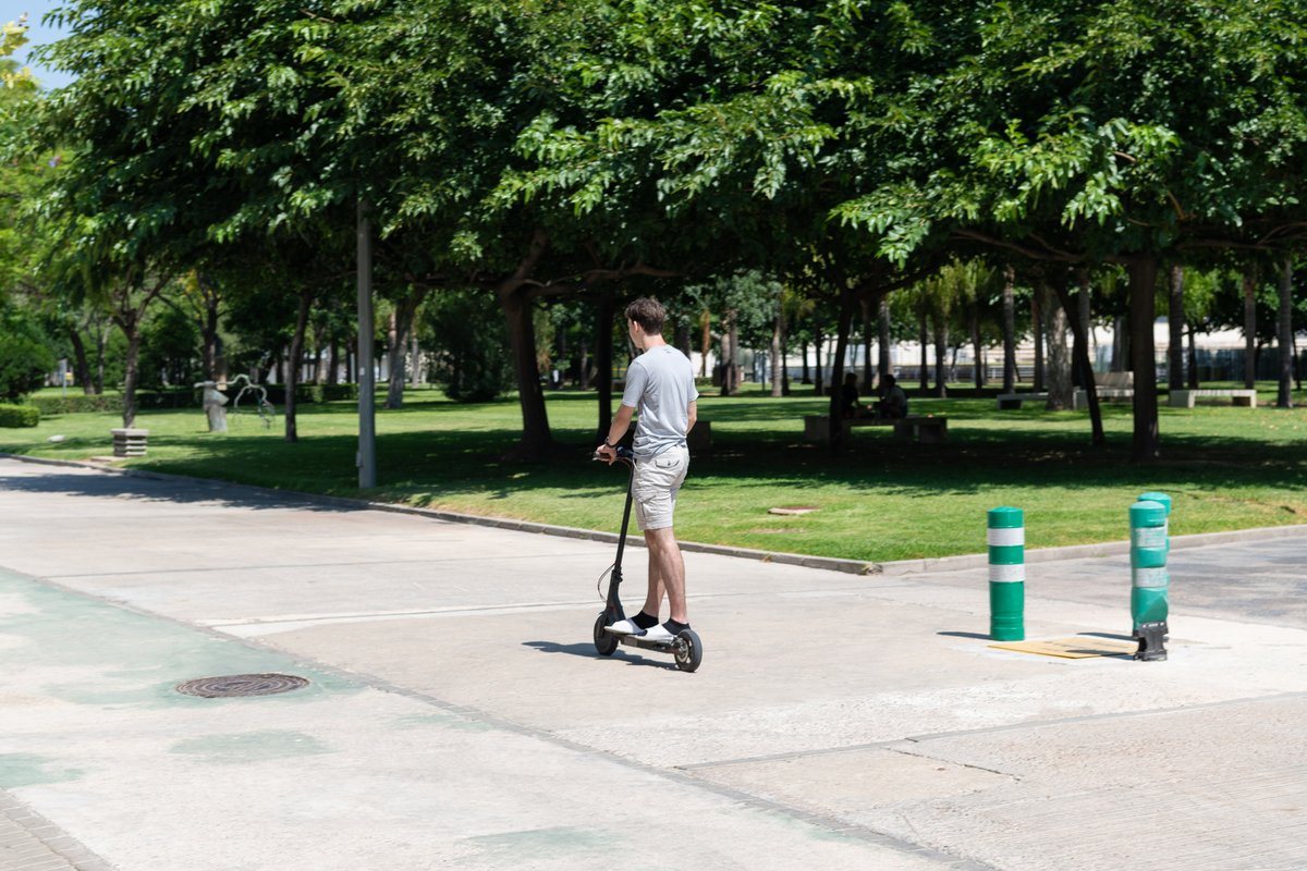 Universitat Politècnica de València (@upv) on Twitter photo 🚶En los campus <a href="/UPV/">Universitat Politècnica de València</a>, mejor a pie.
‼️ Recuerda:
🚗 🛵 Coches y motos sólo pueden circular por los accesos y salidas de los aparcamientos y viales específicos.
🚲 🛴 Bicicletas y patinetes eléctricos no deben exceder los 10 km/h dentro del campus ➡️ tinyurl.com/bdftnz8f 🚶En los campus <a href="/UPV/">Universitat Politècnica de València</a>, mejor a pie.
‼️ Recuerda:
🚗 🛵 Coches y motos sólo pueden circular por los accesos y salidas de los aparcamientos y viales específicos.
🚲 🛴 Bicicletas y patinetes eléctricos no deben exceder los 10 km/h dentro del campus ➡️ tinyurl.com/bdftnz8f