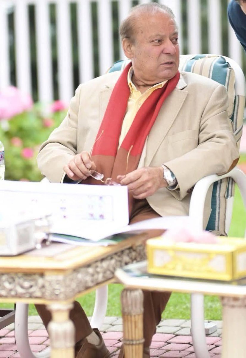 Nermalnirdosh's tweet photo. نواز شریف کی مقبولیت کبھی مستقل نہیں رہی۔ کچھ ان کی ترقیاتی منصوبوں، جیسے موٹرویز اور بجلی پلانٹس، کی وجہ سے حمایت پاتے ہیں، جبکہ کرپشن الزامات اور سیاسی تنازعات ان کی ساکھ کو نقصان پہنچاتے ہیں۔ https://t.co/T8R6d4kDJg