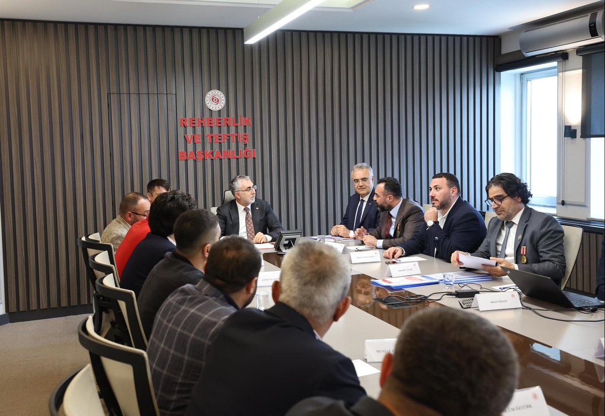sehitgaziemsal's tweet photo. Mayıs 2024 te çalışma Bakanlığında toplantıya katılan Gazilere Çalışma Bakanımız Syn @isikhanvedat şunu söyledi bizler Er şehit Gazilerin mağduriyetiyle ilgili talimatımızı aldık demesinin üzerinden 2 yıl gibi zaman oldu.
Er şehit ve Gaziler ayrıcalık değil, hakkaniyet istiyoruz. https://t.co/HMIPJ5o1Dh