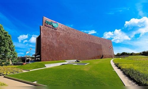 CNBCTV18News's tweet photo. #ZydusLifesciences, #Synthon ink exclusive licensing deal for generic #Zeposia in the US
@jpullokaran
https://t.co/0xB4SvT20Z https://t.co/bakaeKMXaV