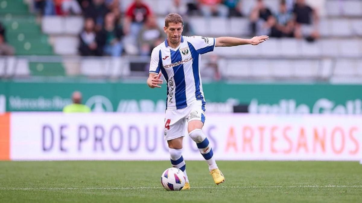 ✅ Brasanac nuevo fichaje del <a href="/MalagaCF/">Málaga CF</a>.

El centrocampista serbio ya está a los servicios de Pellicer.

Más de 200 partidos en Primera División.