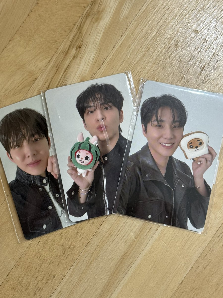 이백괄 넘은기념으로 
알티이벤트 진행할게요❤️

[배송비 부담 가능하신분만 참여해주세요!!]

알티 해주신분중 한명 뽑아서 세개 중 하나
원하시는걸로 보내드릴게요

9월7일 첫번째 영현시에 뽑고 연락드리겠습니다❤️ 
많이들 참여해주세요!!☺️☺️

day6 성진 영케이 원필 도운 알티이벤트 RT