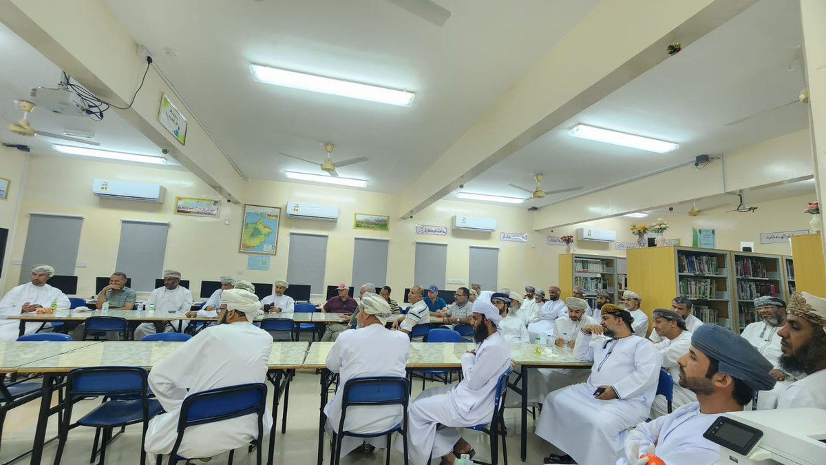 مدرسة الإمام محمد بن عبدالله الخليلي (@khalili_school) on Twitter photo عقد مدير المدرسة الاجتماع الأول بأعضاء الهيئة التعليمة مرحبا بالمعلمين الجدد وتوجه بالشكر للهيئة التعليمية على الجهود المبذولة العام الماضي، استعرض في الاجتماع مستجدات منصة نور وكل ما يخص سير العملية التعليمية بالمدرسة من أول يوم دراسي
<a href="/EduGovOman/">وزارة التربية والتعليم - سلطنة عُمان</a>
#تعليمية_الداخلية
#تعلم_مستدام عقد مدير المدرسة الاجتماع الأول بأعضاء الهيئة التعليمة مرحبا بالمعلمين الجدد وتوجه بالشكر للهيئة التعليمية على الجهود المبذولة العام الماضي، استعرض في الاجتماع مستجدات منصة نور وكل ما يخص سير العملية التعليمية بالمدرسة من أول يوم دراسي
<a href="/EduGovOman/">وزارة التربية والتعليم - سلطنة عُمان</a>
#تعليمية_الداخلية
#تعلم_مستدام