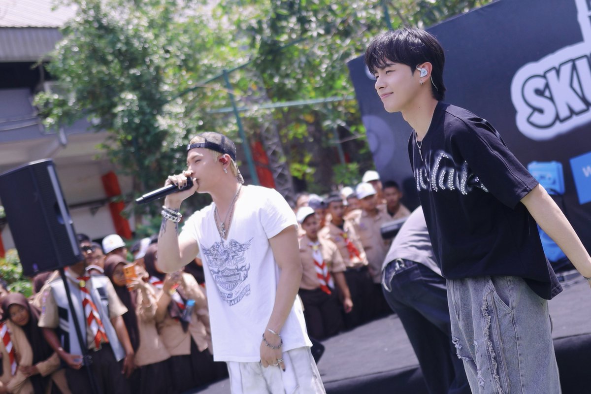 SB19Official's tweet photo. We definitely felt the school spirit in Indonesia yesterday 🤘

Terima kasih, Prambors Radio for this amazing school roadshow experience along with Aruma. We hope everyone had as much fun as we did!

#SB19 https://t.co/5wXAqXCTvl
