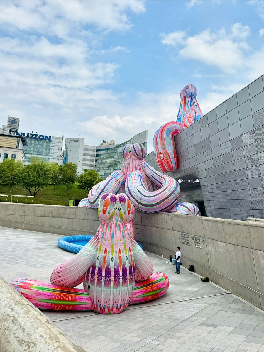 seoul_4k's tweet image. ENESS ; Pool Teacher | 유쾌한 감각과 움직임의 인터랙티브 벌룬 🎈

2025.8.28-9.14

#ddp #art #designart #디자인아트 #전시 #streetart