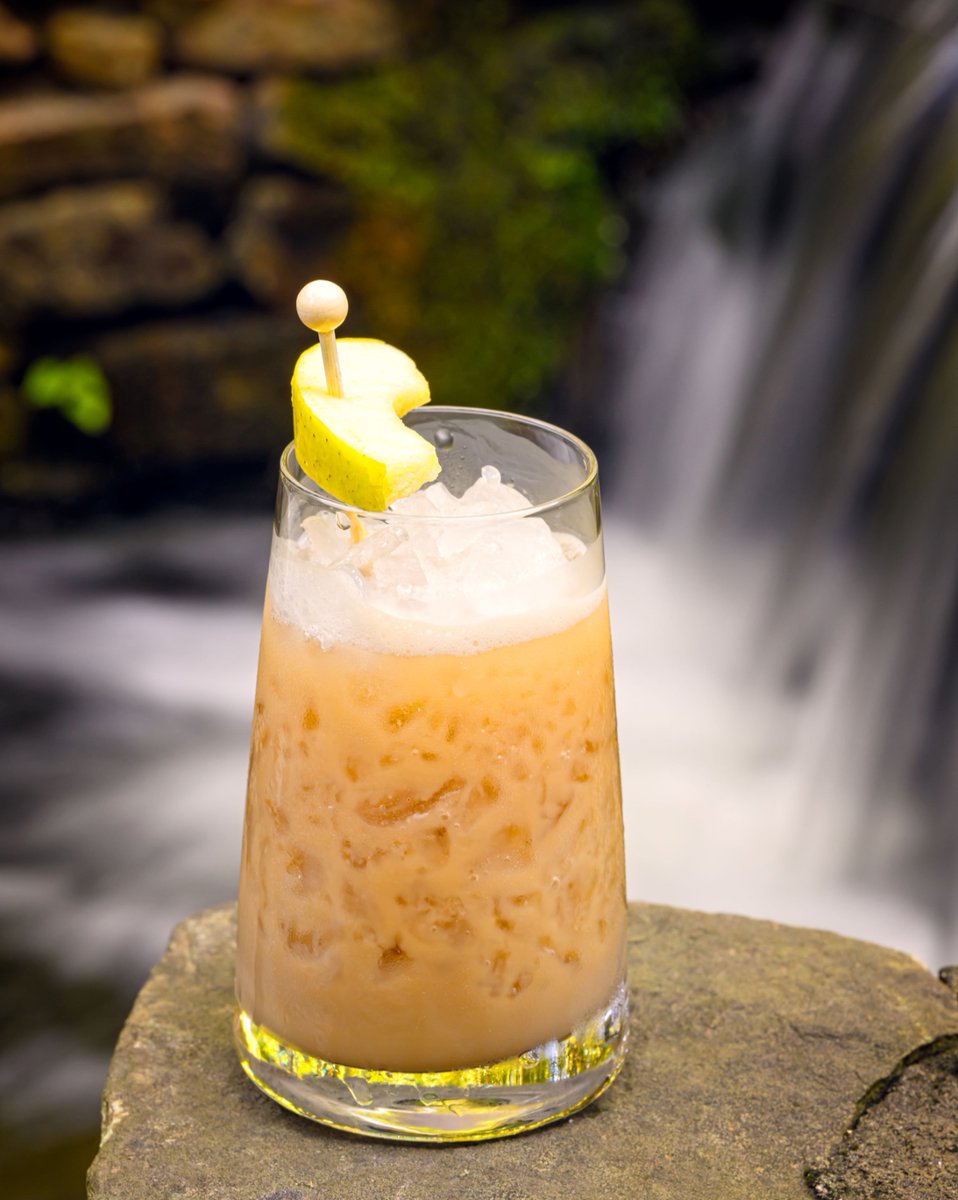 ArcticApples's tweet image. Our Arctic Apple Brown Sugar Cold Brew is grounds for obsession ☕️🍎 
The perfect summer sip on a brew-tiful day ☀️  

#arcticapples #coldbrew #applerecipes