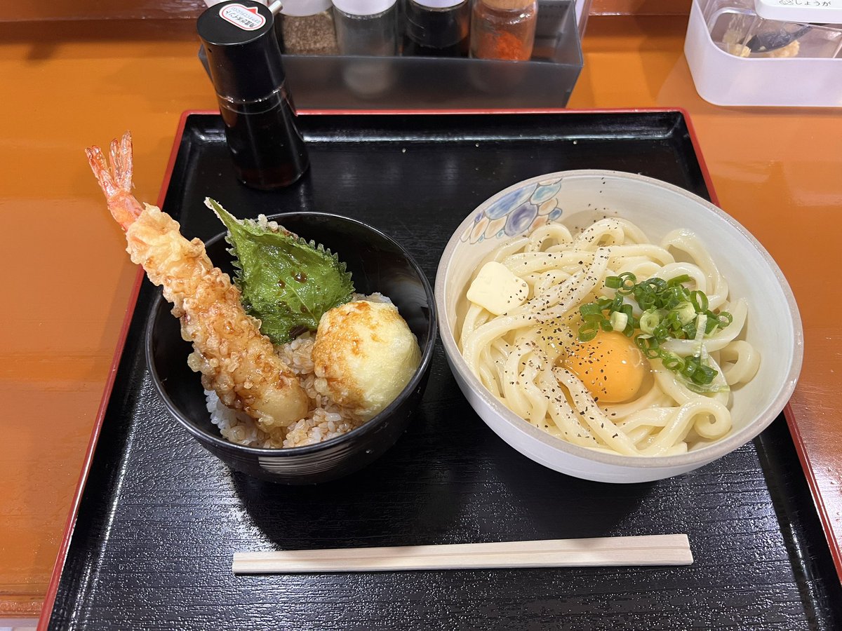 solidstatedog02's tweet photo. 仕事で、千葉県旭市に行ったので、お昼に立ち寄り

釜玉バターうどん➕ミニ天丼いただきました😆

店内ちと暑かった🥵

#千葉グルメ
#千葉うどん
#若林うどん https://t.co/BvvlTLk4YF