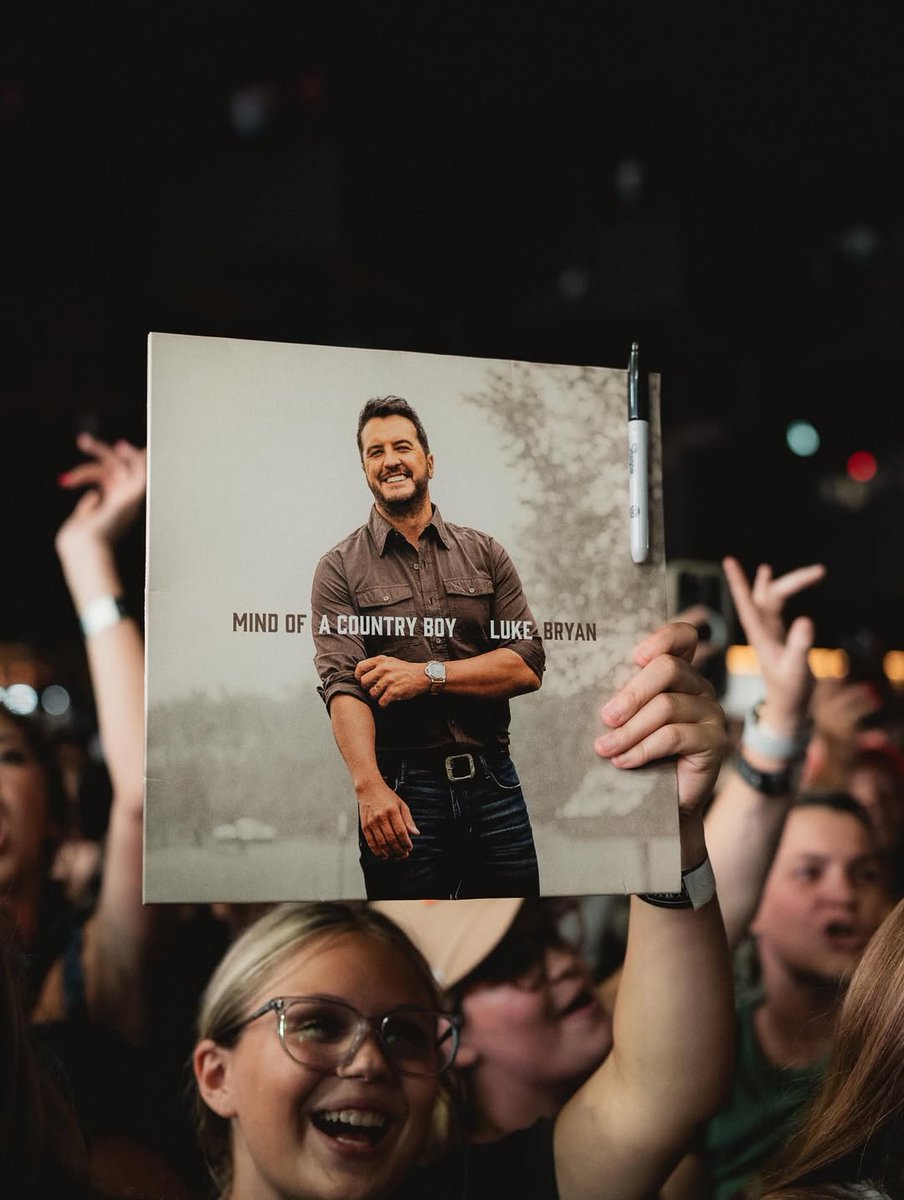 That was a Bangor show in Maine y’all #CountrySongCameOnTour