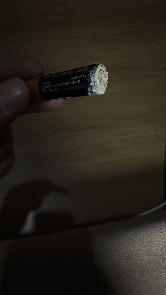 #duracell bir ay önce takılan pil bu hale nasıl geldi <a href="/Duracell/">Duracell</a>