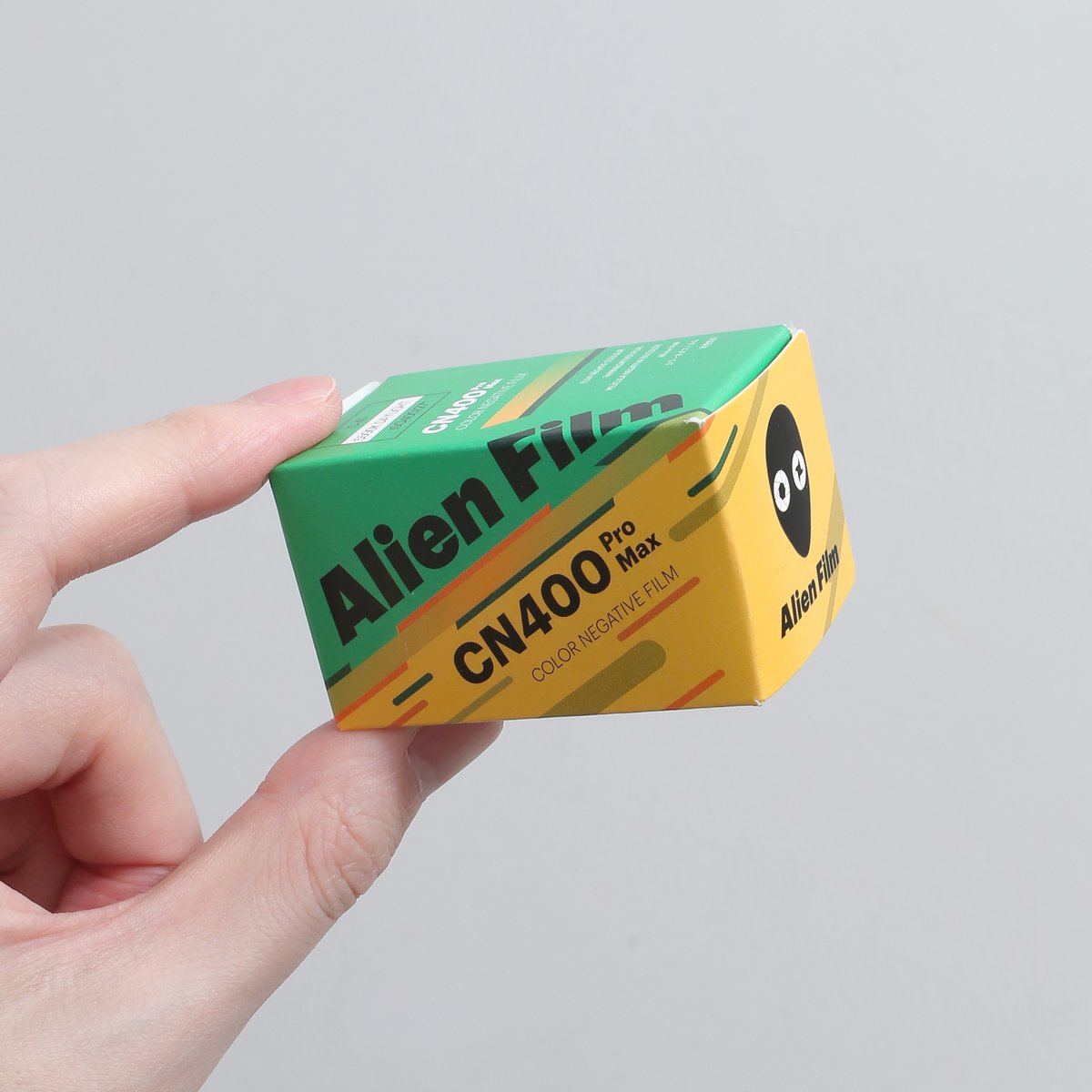 champcamera's tweet image. ALIEN PROMAX CN400 by #たまプラーザ 店

#ISO400 の #PROMAX の #カラーネガフィルム。
使いやすい感度と落ち着いた色味で活躍する場面が多そうな１本です！
※フィルムは手作業で巻きなおされており、ロットによっては若干の光漏れが発生する場合があります。

#フィルム現像 #ALIENPROMAXCN400