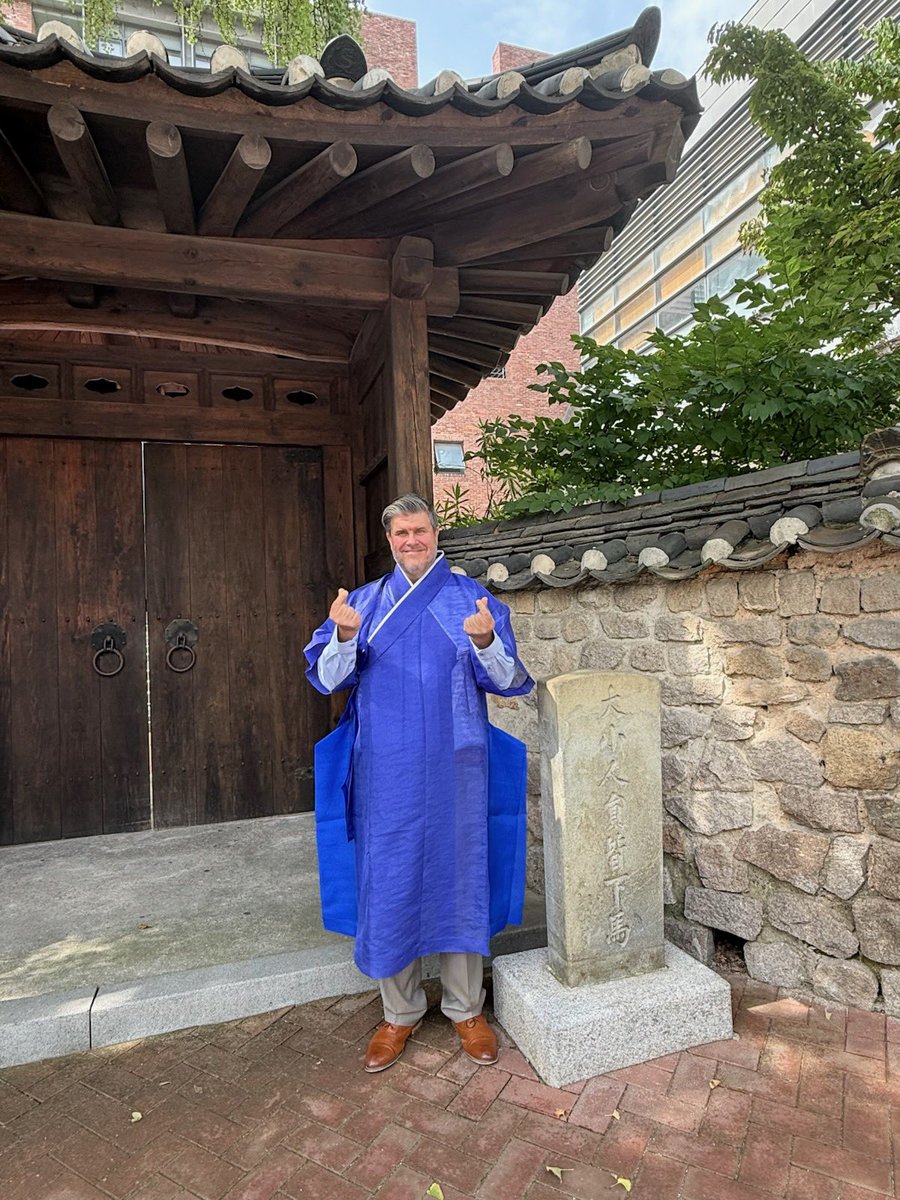 👋 Hello Korea! I’m Philippe Lafortune, 🇨🇦’s new Amb.-designate to ROK. Honoured to begin this journey at an important time in our 🇨🇦🇰🇷partnership. I look forward to deepening our friendship, discovering more about this beautiful country &amp; connecting with people along the way!