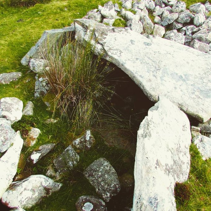 MayoNorth's tweet photo. Uaigh na gCat –“Grave of the cats” is a 3,500 year-old Bronze Age tomb located just outside Belderrig on the #WildAtlanticWay.  
Check out other things to do while you're in the area: https://t.co/XHu9lKT30l  
#Belderrig #CeideFields #NorthMayo 
📷Padraig McCann https://t.co/sSb17i3IhB