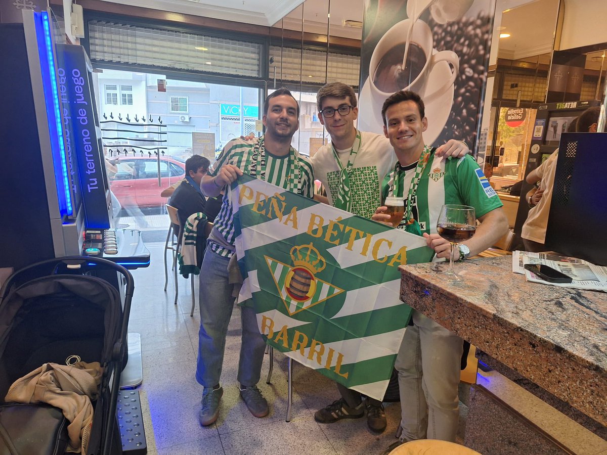 PB_ElBarril's tweet photo. Jornada 6. Celta de Vigo - Real Betis Balompié 

Acompañando al amor de nuestras vidas en tierras gallegas. 

Nos traemos de vuelta un punto que hay que hacer bueno el Domingo delante de nuestra gente.

A por el siguiente 💪🏻

💚🍻🇪🇸 https://t.co/WqsabQkidQ