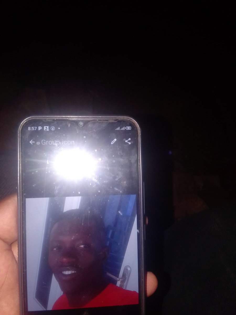 OftheMostHighJ1's tweet photo. Ndasaba umuntu wese wabona irigare cyangwa uwo muntu yanyibye iryo gare nimugoroba hamwe na micro yitwa Regis yampamagara kuri 0784090582 https://t.co/amtMy2NhKF