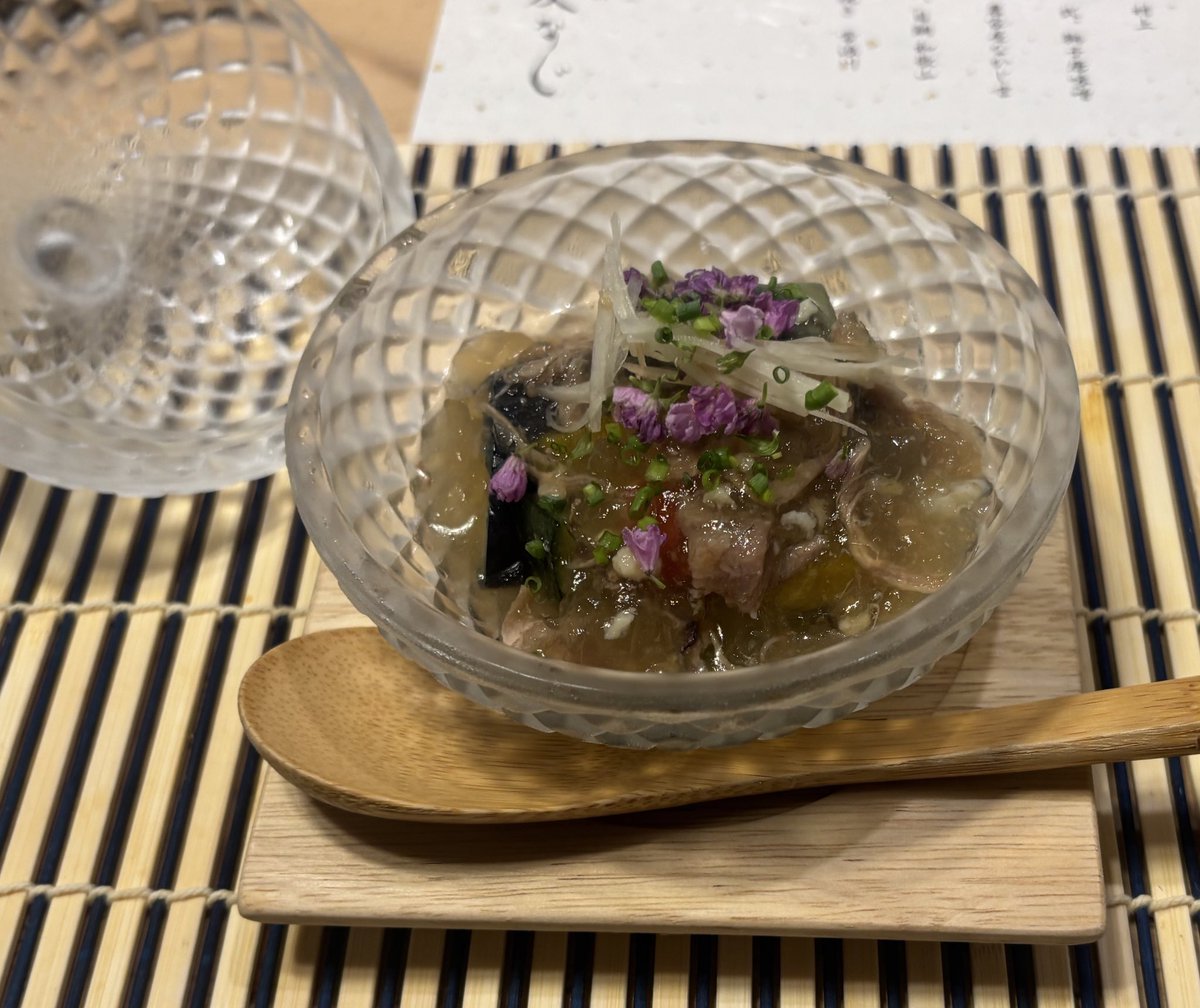 Cardinal_onc's tweet image. 新潟市中央区 #炉端割烹炭なじ
天然通上釣り鮎 薬塩焼き
日本酒大好きフォロワーさんと
炉端割烹炭なじさんへ♪
美味しい日本酒の数々と
五感で楽しむコース料理🐟
じっくり焼きあげた鮎は勿論
甘唐辛子や煮凝りのジュレなど
ベアリングの日本酒の数々🍶
充実したひとときでした🥺
#新潟 #鮮魚
