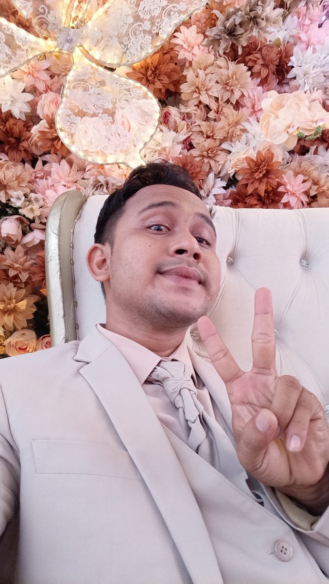 inisial R tweet media
