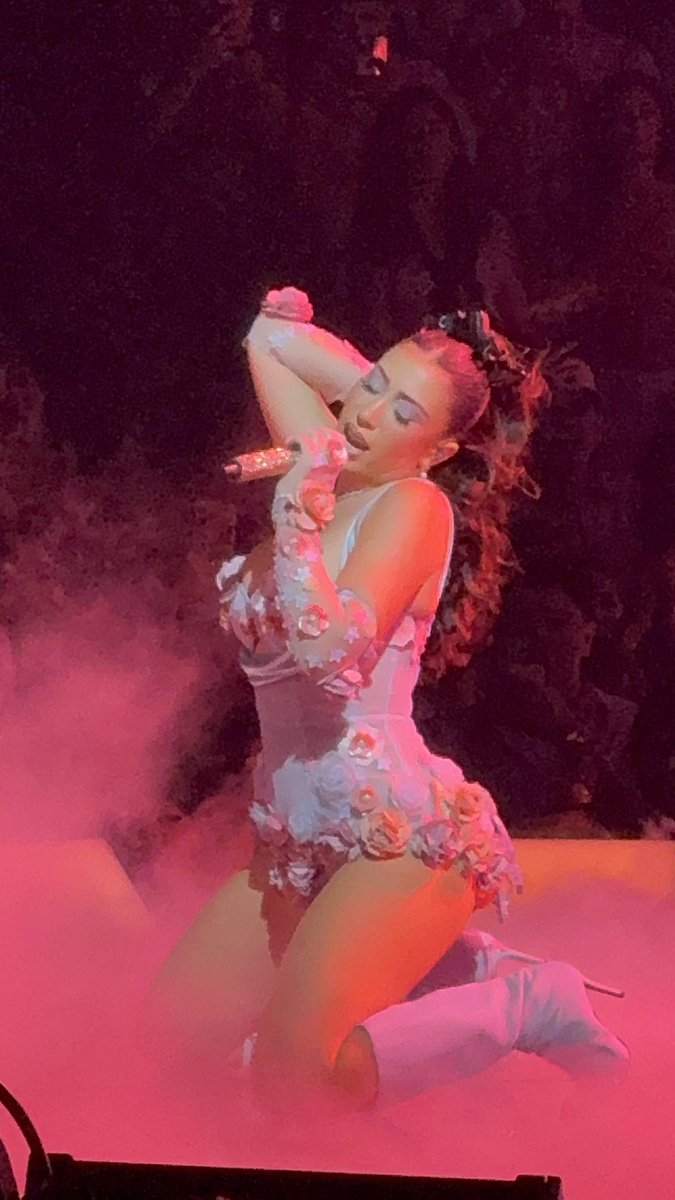 joshuph0ria's tweet photo. kali uchis being the hottest woman alive like… https://t.co/AMtK6bHySr
