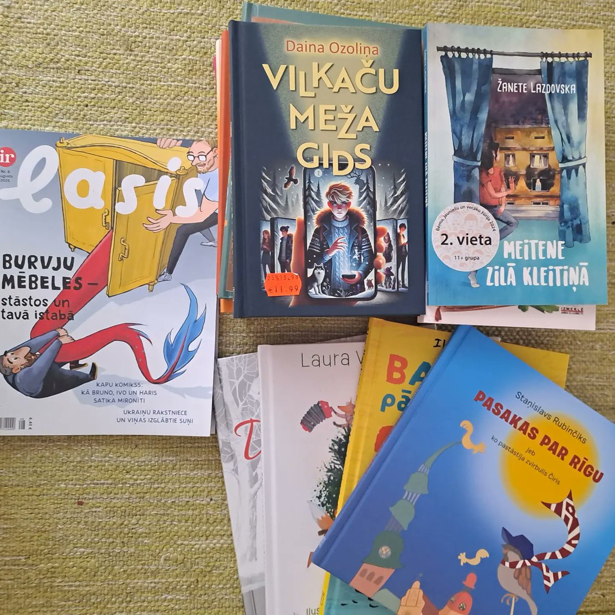Skolotāji un vecāki, šo <a href="/zvaigzneabc/">Apgāds Zvaigzne ABC</a> akciju noteikti vajag izmantot. 
Es izdzīvoju katra grāmatmīļa sapni, liekot grozā visu, ko izmantosim literatūras stundās! 
#pamatskolaBŪSIM
#laikslasīt