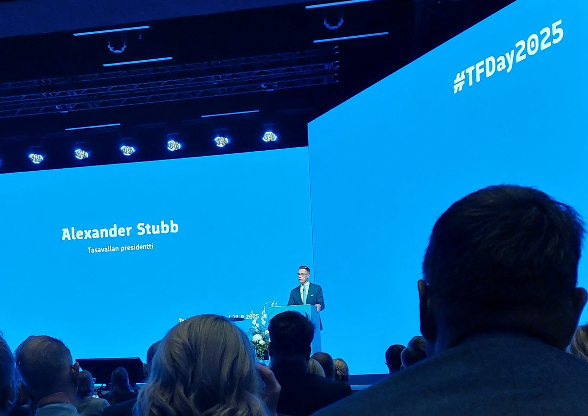 Tasavallan presidentin <a href="/alexstubb/">Alexander Stubb</a> viestit #TFDay2025 TF-toimijoille:
1) Olkaa ketteriä ja sopeutukaa tilanteeseen
2) Hyödyntäkää maailman tilanne
3 ) Vahvistetaan Suomen teollisuuspolitiikkaa - positiivisessa mielessä.

"Ollaan mieluummin optimisteja kuin pessimistejä"