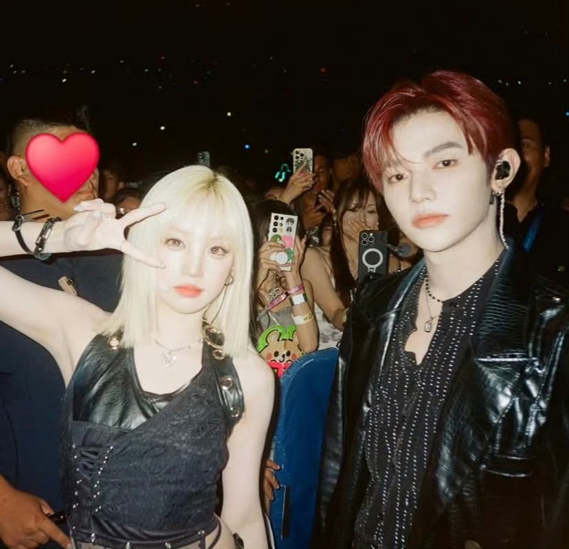 zhafghao's tweet photo. Dressed in black, ready to own the stage. The power duo Hao and Yuqi before their mesmerizing Now performance. https://t.co/QnzFNiurVG