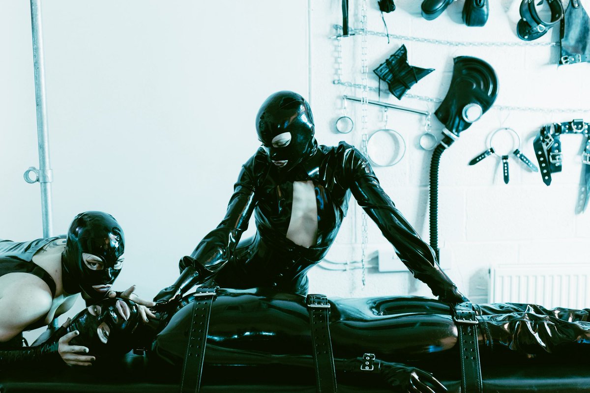 A new account here as unfortunately the studio IG is removed!

But a cute chance to post some favourite shoots from the studio like this with <a href="/MsLupaMannara/">Miss Lupa Mannara • London/Dublin Sept. 19-Oct. 2</a> 🖤👽

<a href="/_mistressae/">Mistress Ae</a>