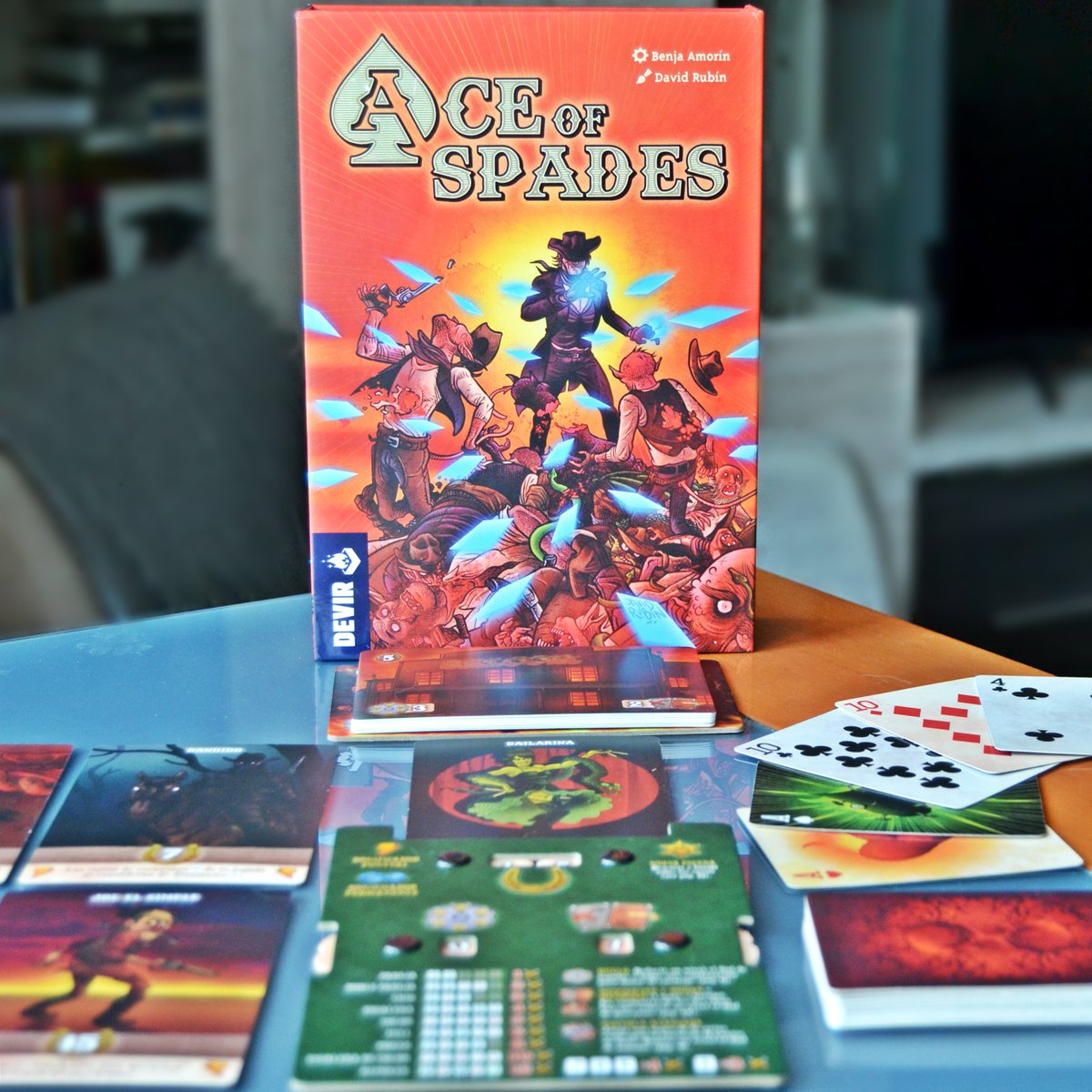 gameoftokens1's tweet photo. Pues de manera totalmente inesperada, Ace of Spades ya se ha convertido en uno de los juegos con más partidas del año. Sencillo, adictivo, altísima rejugabilidad, un arte espectacular y con momentos épicos en cada partida. Sorpresote. Análisis completo en: https://t.co/qJYFS3jBNN https://t.co/j1su6RwqbF
