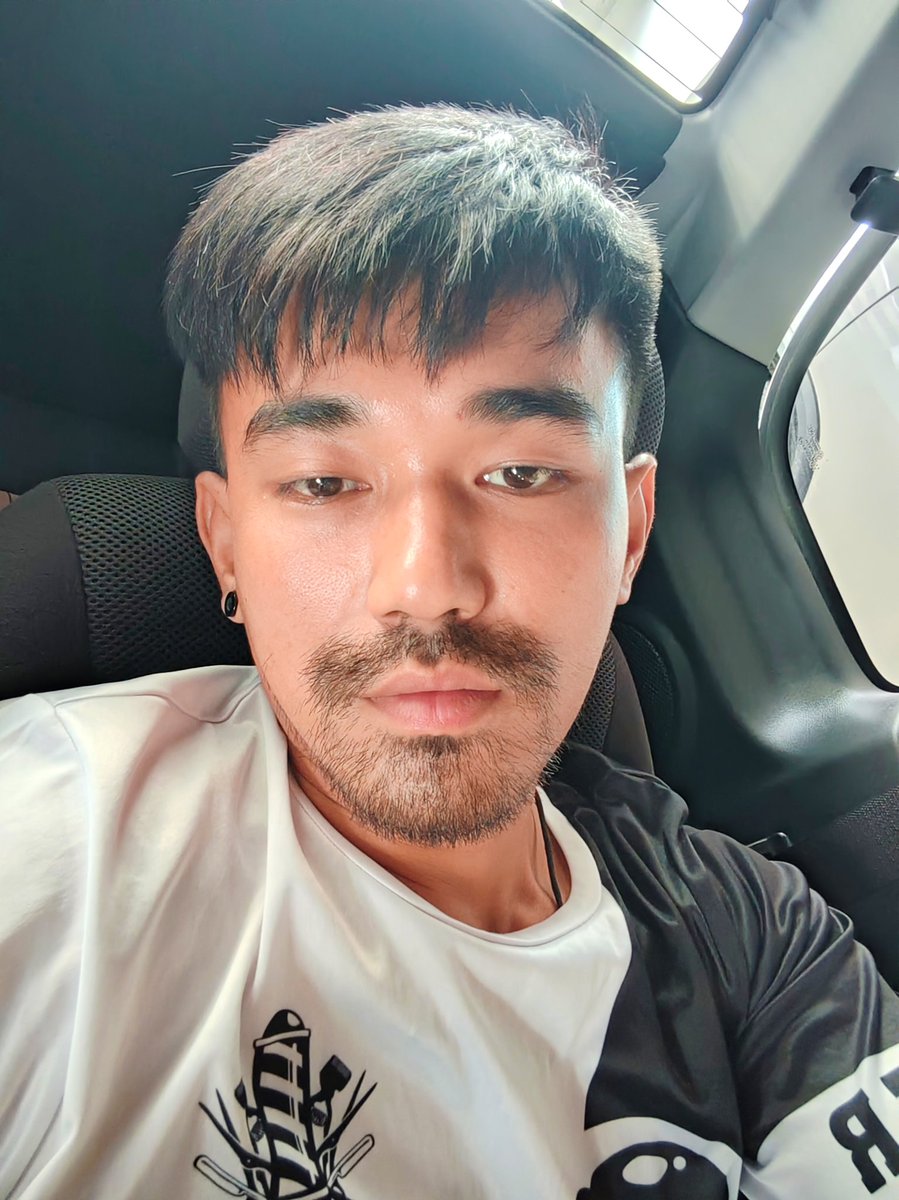 phathth288941's tweet photo. นอนรอต่อไป 😆😆 https://t.co/lQBcgksPqN