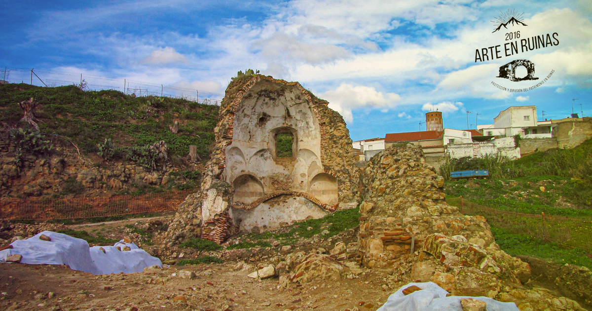#Buenosdías desde el #Convento franciscano de Santiago en #Lobón. La #Historia del edificio se remonta a 1562, cuando Diego de Alvarado, cede los terrenos a los franciscanos para la fundación del convento junto a una #Ermita y un #Hospital. #Extremadura. buff.ly/2Ke6Wty