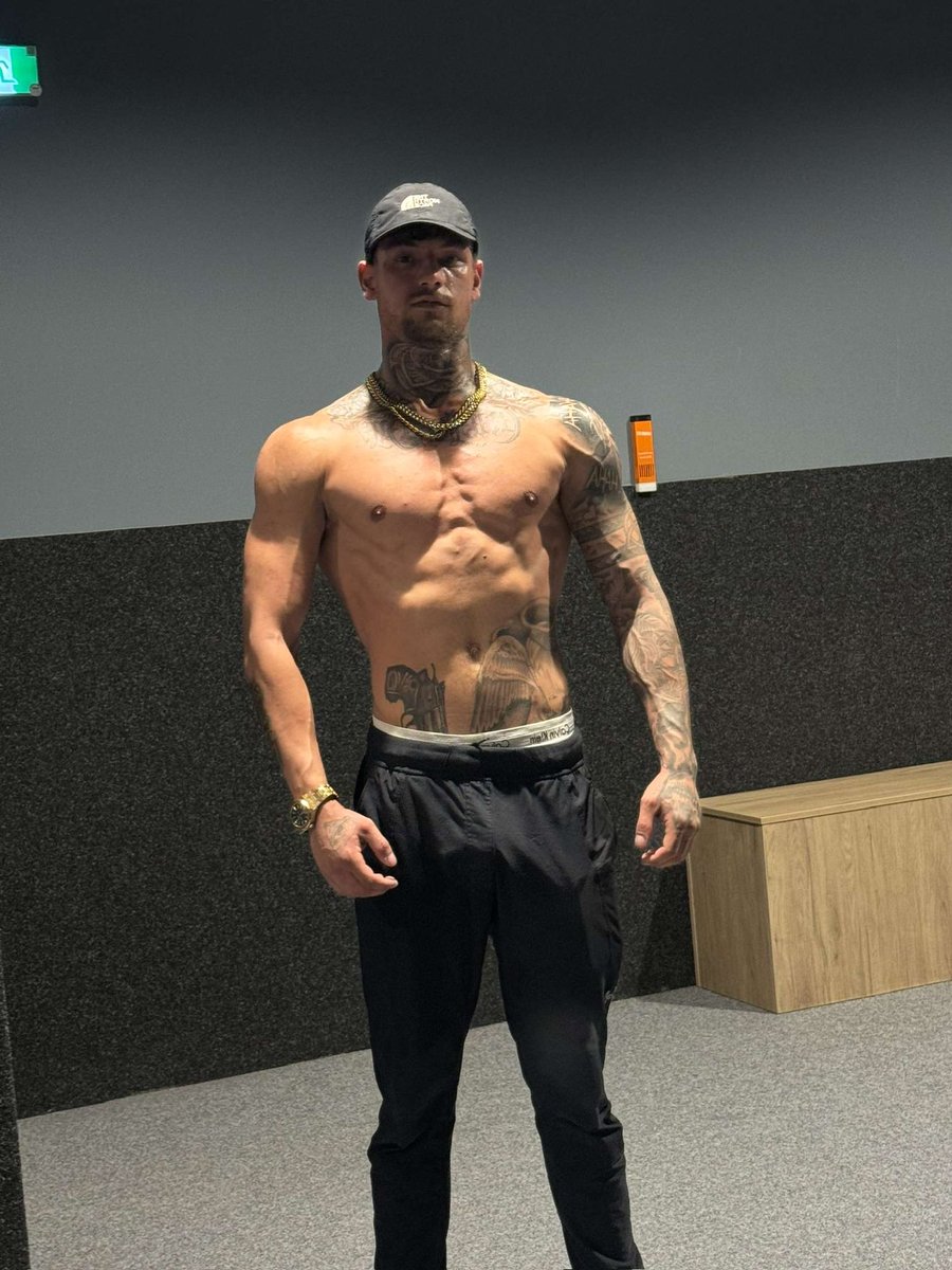 Power. Money. Control.
You’ll never stand next to me, only below me.
Tribute if you crave my attention. 💸

#findom #cashslave #paypiggies #alphamale #financialdomination