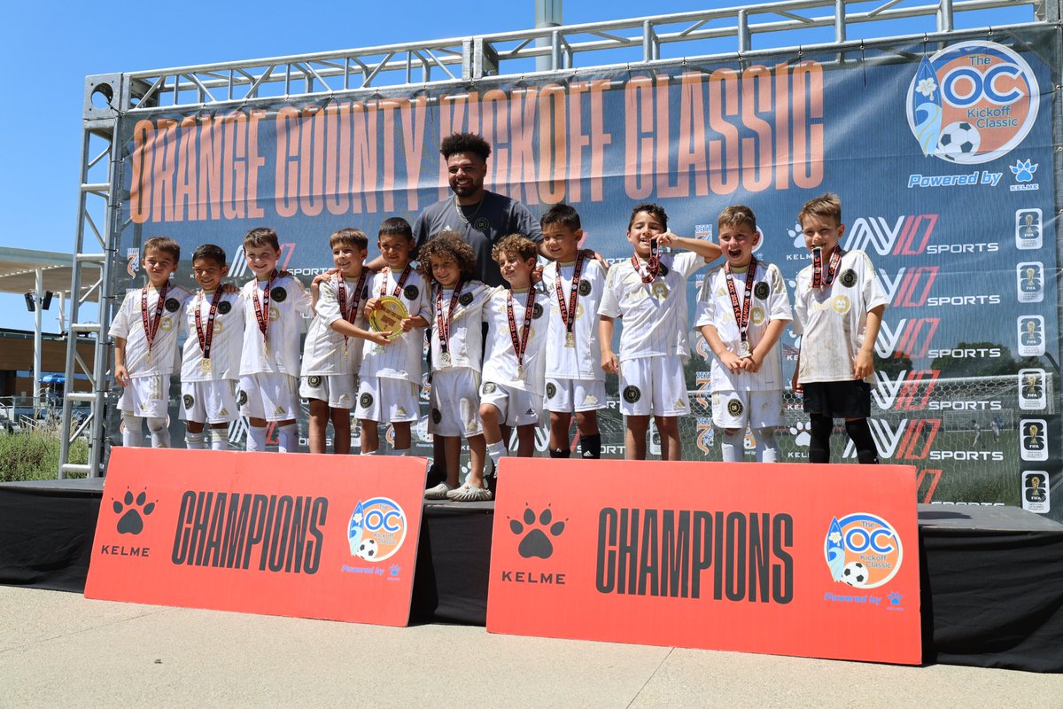 KELME Cup OCKC 2025 | Record Numbers

Over 6,000 players, 400 teams, and 100+ clubs came together in Irvine, making this one of the biggest youth football tournaments in the U.S. this summer. ⚽🐾

Más de 6,000 jugadores y 400 equipos en un torneo histórico.