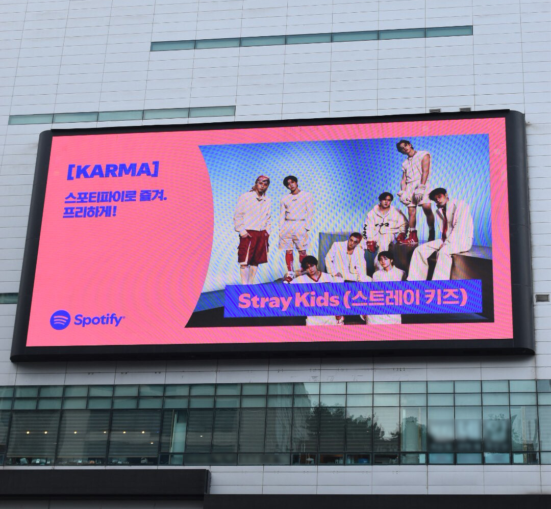 Stray_Kids's tweet image. [스키지기]

Good KARMA와 함께 세계 곳곳에 나타난 스키즈👀

Stray Kids everywhere all around the world with good KARMA💘 Thank you, @spotify &amp;amp; @spotifykr !

📍KR, ID, TH

Listen to "KARMA" now🏆
stray-kids.lnk.to/KARMA

Listen to "CEREMONY (Maximum Power Remixes)" now🔋…