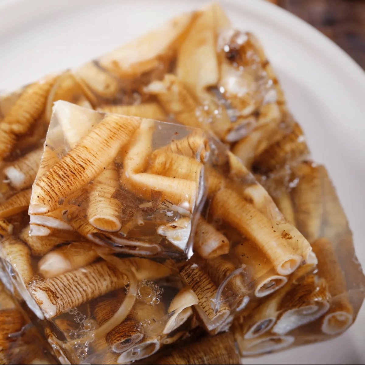The rich flavor of satay noodles, the authentic taste of ginger duck, the hearty texture of char siu zongzi, the intriguing taste of radish jelly, the sweetness of peanut soup... There are too many delicious foods in #Xiamen to count, and each bite is full of Minnan charm! So, in