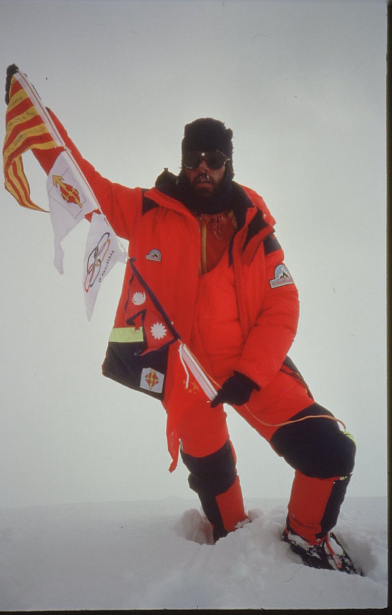 ConradBlanch's tweet image. Bon dia. Avui fa 40 anys que els catalans vam assolir el sostre del món. Un record inesborrable d’ aquella aventura i en especisl record als amics que ens han deixat. Els temps canvien però els valors permaneixen. Sempre amunt