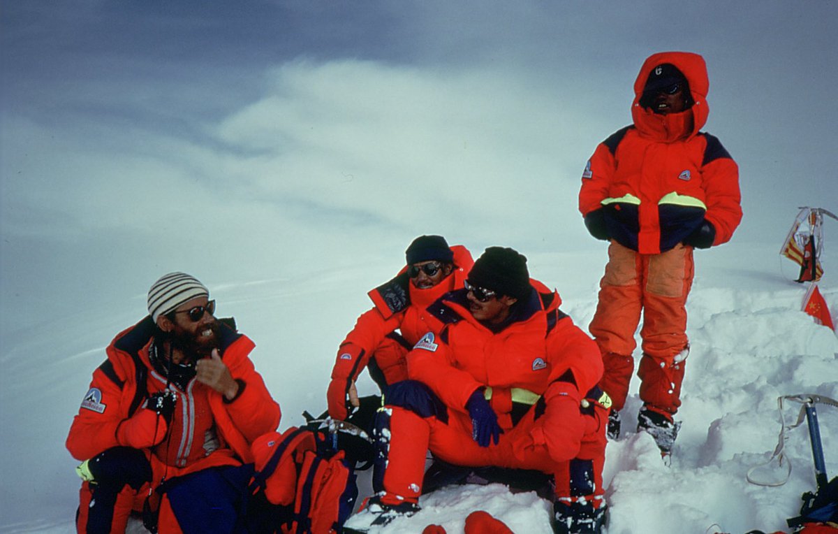 ConradBlanch's tweet image. Bon dia. Avui fa 40 anys que els catalans vam assolir el sostre del món. Un record inesborrable d’ aquella aventura i en especisl record als amics que ens han deixat. Els temps canvien però els valors permaneixen. Sempre amunt