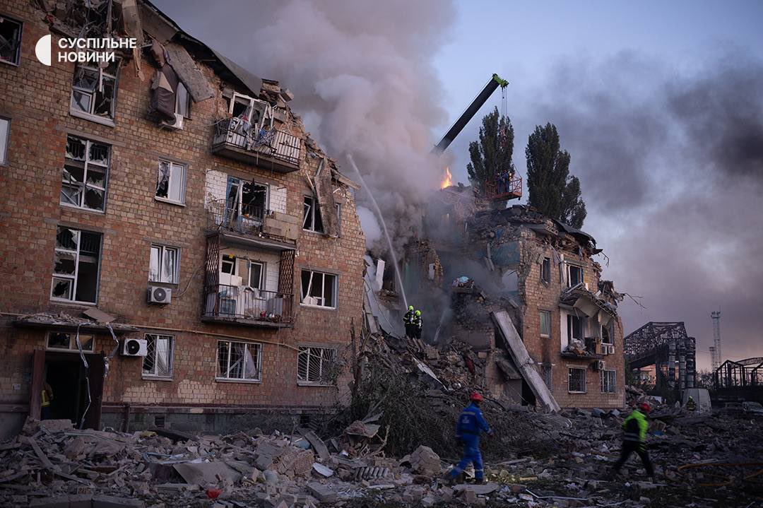 598 drones, 2 aeroballistic, 9 ballistic, and 20 cruise missiles — that's what russia sent against Ukraine last night. At least 10 people were killed in Kyiv.

Stop fooling yourself that tomorrow russia will show goodwill for peace. 

Their war machine must be crushed.