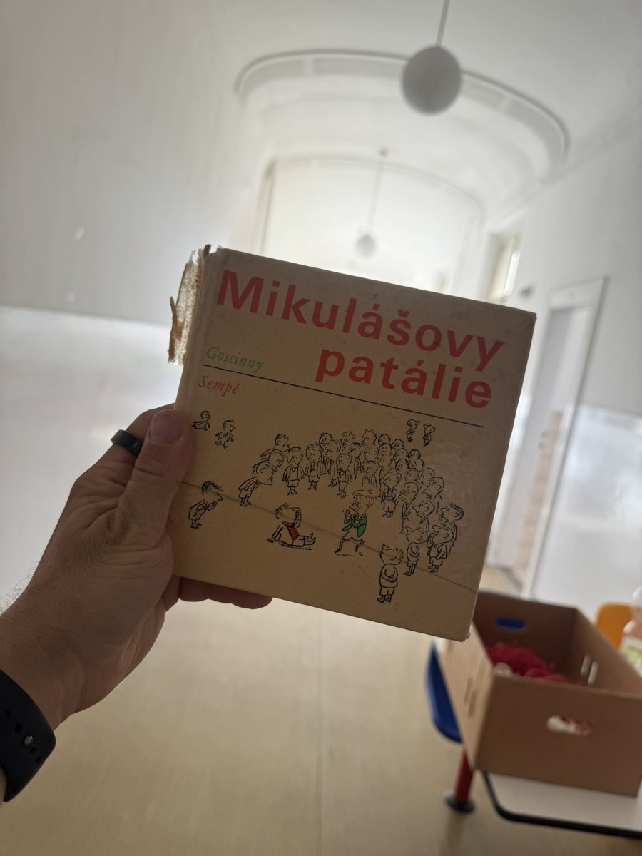 Při úklidu třídy jsem narazil na tuto knihu.

Nikdy mnou nerezonovala tolik, jako poslední dva roky.