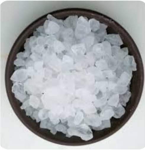 LÜTFEN SAGLIGINIZ İÇİN OKUYUN,

LİMON TUZU
  Pek çoğumuz limon tuzunun limondan yapildiğini sanır ve limon yokluğunda rahatça limon tuzu kullanir..Çaydanlıktaki kireç tortusunu parçalayıp çözen, LİMON TUZU denilen kimyasal olarak üretilmiş dozu arttırılmış,