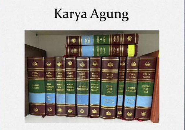 chiyoarwen's tweet image. Senarai karya agung peradaban Melayu hasil perkongsian Profesor Dr. Nor Hashimah Jalaluddin (UKM).

Petikan menarik daripada syarahan beliau:

“Karya agung merupakan asas peradaban budaya.”

“A civilised society must be advanced in its literature.”

#LanguageConference