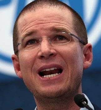 Por eso es importante desaparecer los cargos Plurinominales. 
Estos miserables no representan al pueblo. 
Mano arriba si quieres juicio político y cárcel, para la loca del senado Lilly Téllez, para Marko Cortés, Alito Moreno, y Ricardo Anaya  ✋🏽