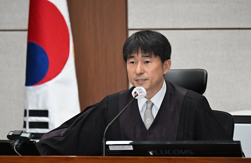 “법원이 내란공범 풀어줘”…與, 특별재판부 설치 요구 eurl.kr/Em03K

#고발뉴스_정기구독_후원 gobalnews.com_ARS 1877-0786