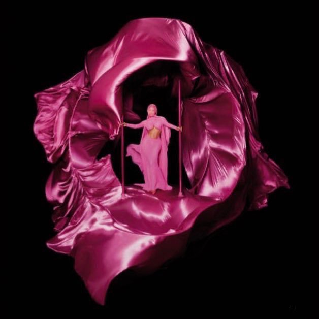 BeamMeUpScotty's tweet image. I wish we got CD versions of the #PinkFriday2 alternate covers too the vinyls came out so dope