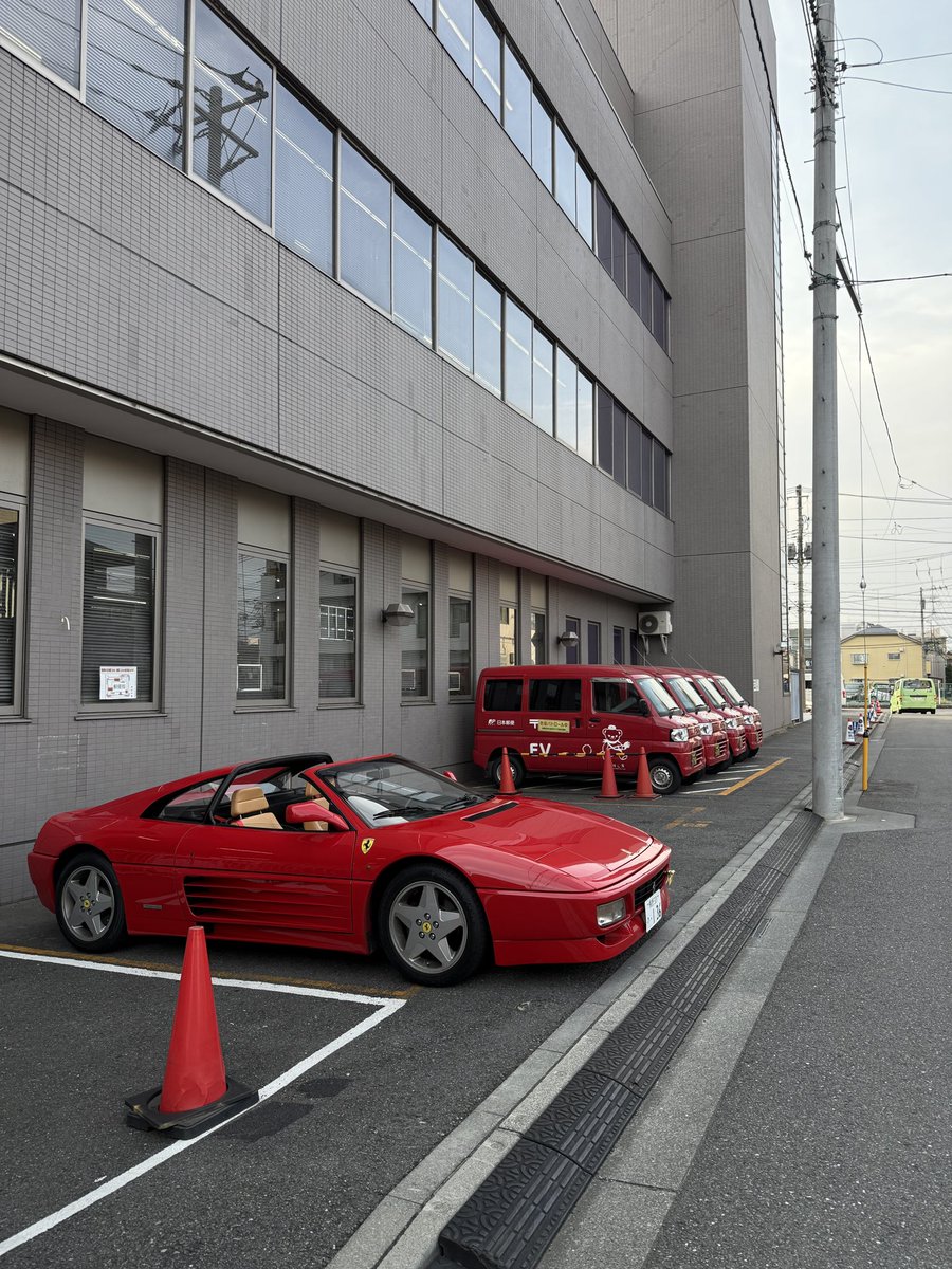 azabu_engg's tweet image. Boxy ✅ 
Side vents ✅ 
Gated manual ✅ 
Pop up headlights ✅ 
Terrible fuel economy ✅ 

#ferrari348