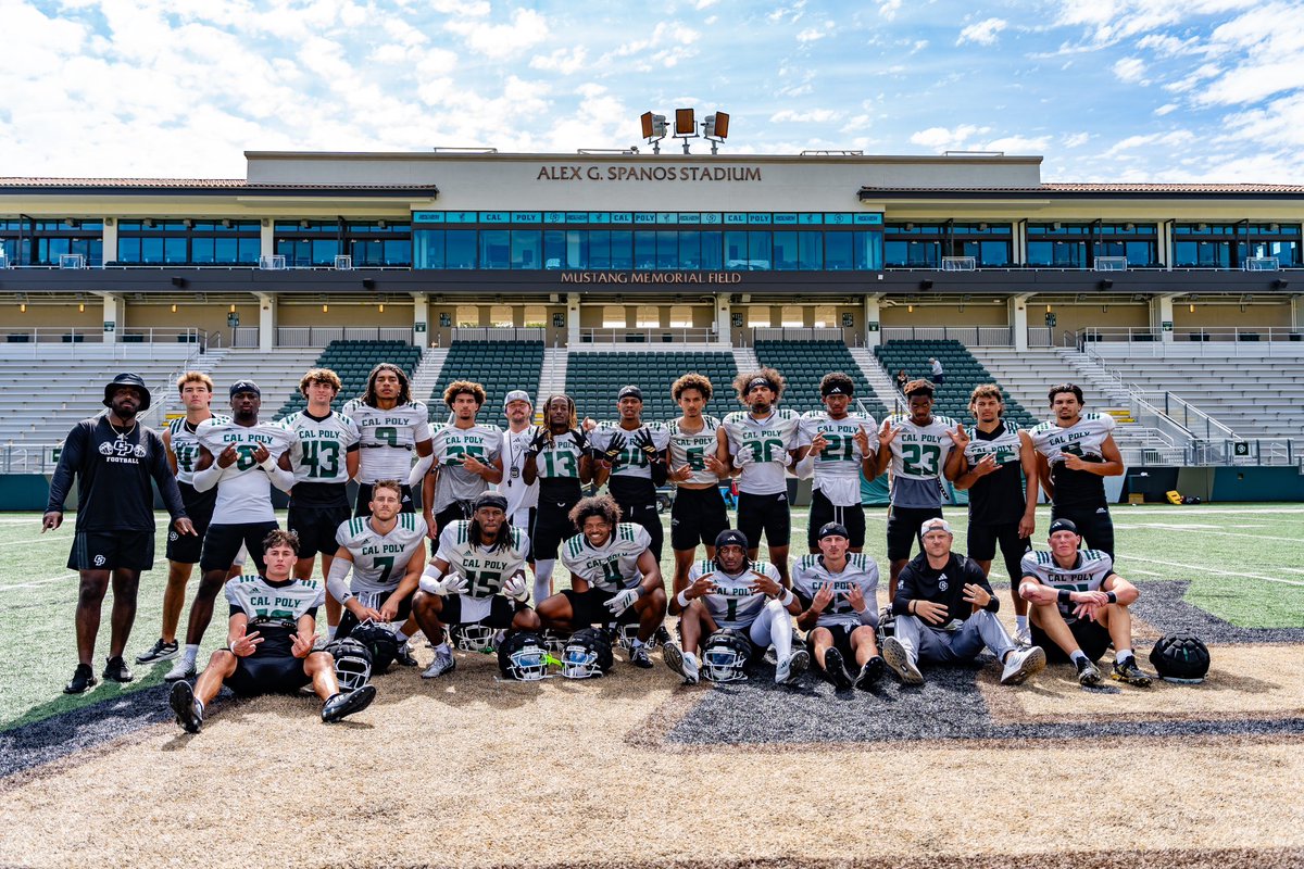 Brandyn Thompson (@bthompson_bt) on Twitter photo No Excuses 
No Explanations
Be Special 
π°π―ππ₯
#BSG #CalPolyFootball #Grateful No Excuses 
No Explanations
Be Special 
π°π―ππ₯
#BSG #CalPolyFootball #Grateful
