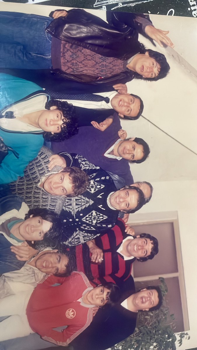 <a href="/Luuudelrojo/">Luuu</a> <a href="/Abogado666/">Antonio G Santos ( Tony )</a> <a href="/CAImuy/">Independiente 🇦🇹 MUY</a> <a href="/kunfantasma/">fantasmarojo</a> <a href="/espaci0rojo/">Espacio Rojo</a> <a href="/GenteCai/">Gente de Independiente</a> <a href="/ciudadanodukaok/">Duka</a> <a href="/RodrigoGadano/">Rodrigo Gadano</a> Esto fue en lista roja año 90 mira en la foto que ahí tenes 
Otro exitoso dirigente que salió de <a href="/listarojacai/">Agrupacion Lista Roja Oficial</a> y hoy es el apoderado en todos los contratos de <a href="/UnidadCAI/">Unidad Independiente</a> jajajaa