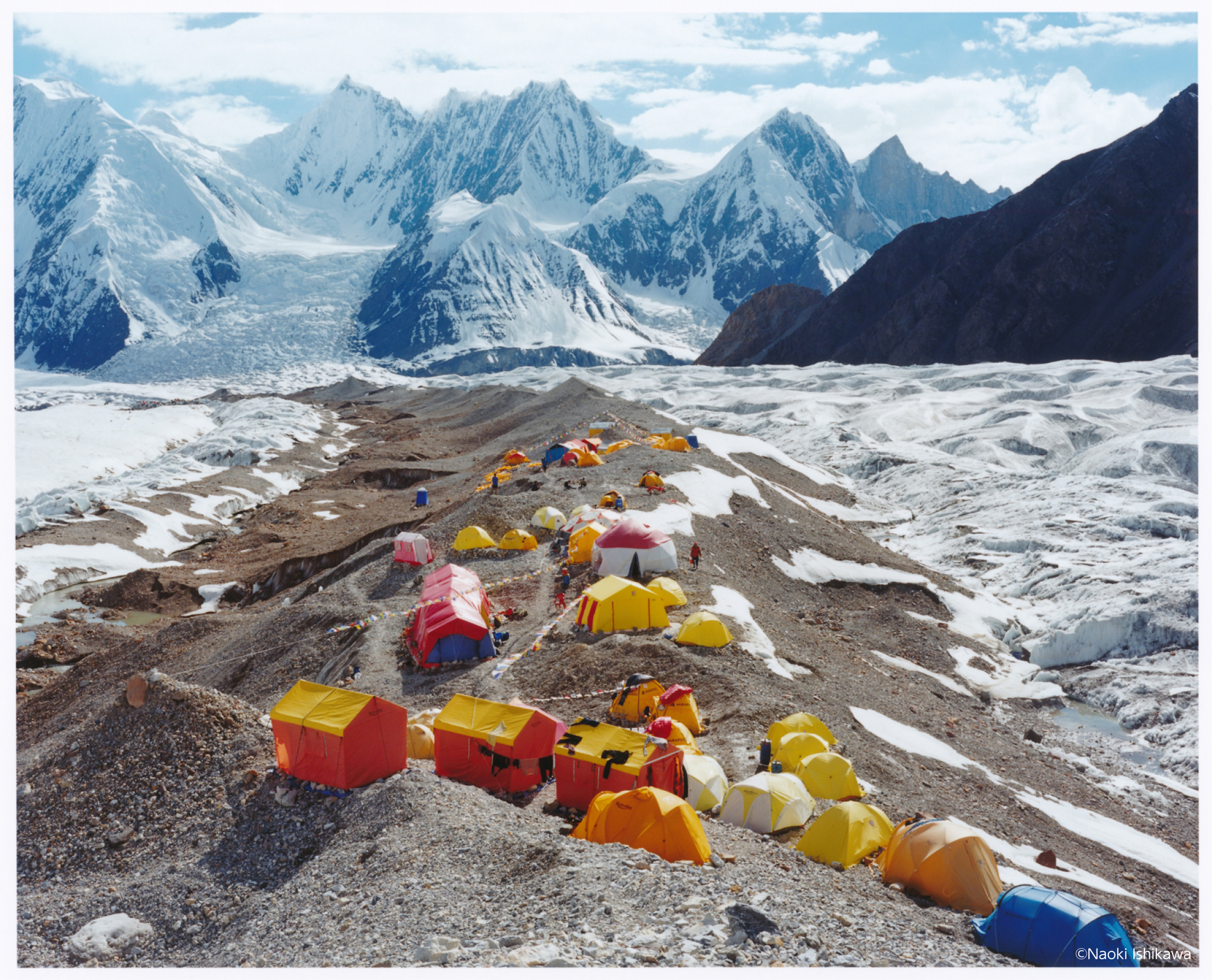 石川直樹 The Himalayas 8000m峰の登頂に成功、石川直樹が個展を開催 