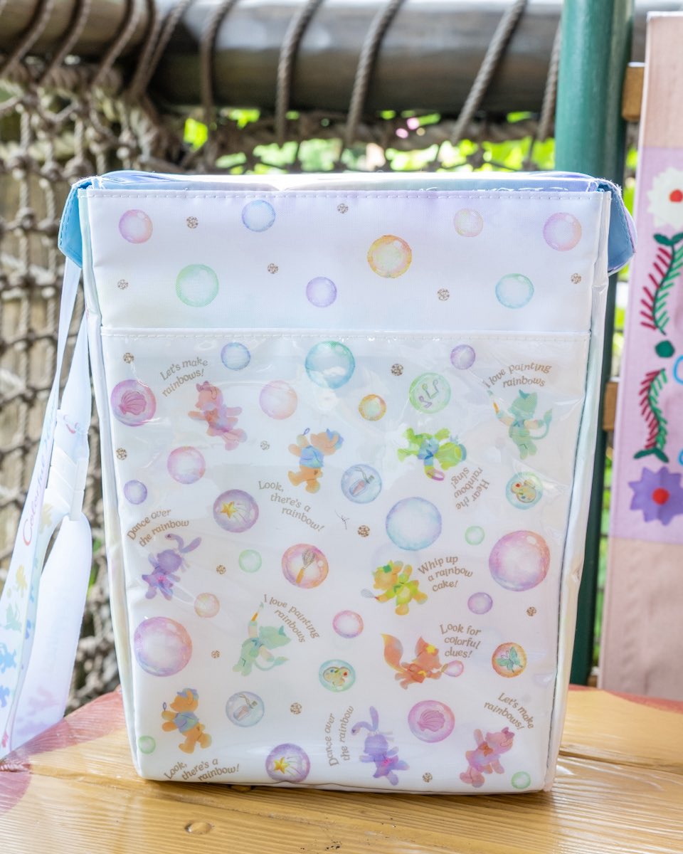 カラフルなシャボン玉デザイン！
東京ディズニーシー
“ダッフィー＆フレンズ20周年：カラフルハピネス”
レギュラーボックス、スーベニアポップコーンケース付き
本日8月28日発売☆
mezzomiki.jp/post-316249/