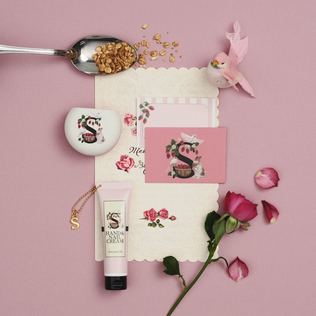 フラワーアレンジメント゜・*:.。❁ Afternoontea出品 8月の営業日 8月は後半に夏休みがあります。 ご不便をおかけし